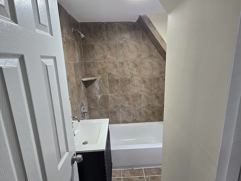 231 N Clinton St #3A — Photo 9
