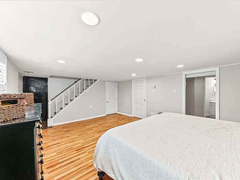 225 Chestnut St — Photo 30