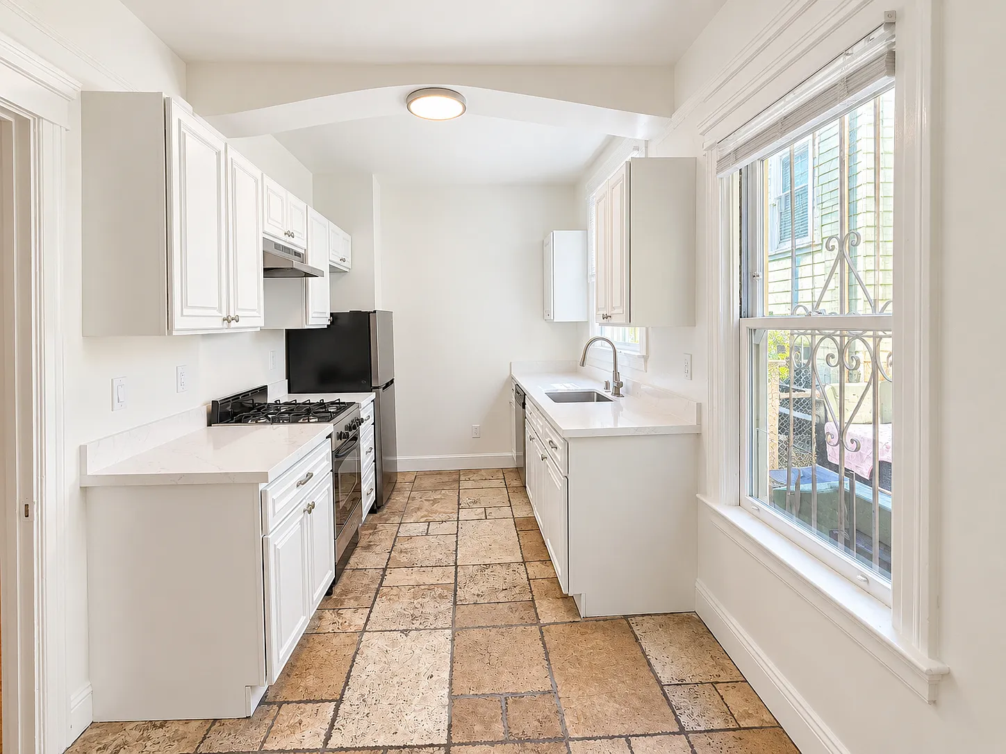 Charming 1BR with In-Unit Laundry 2 Blocks from Alamo Square Park — Photo 4