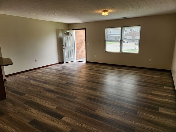 5th image of 752 Meadow Glen Ave