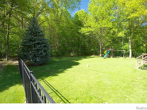 4th image of 3600 Estate Dr