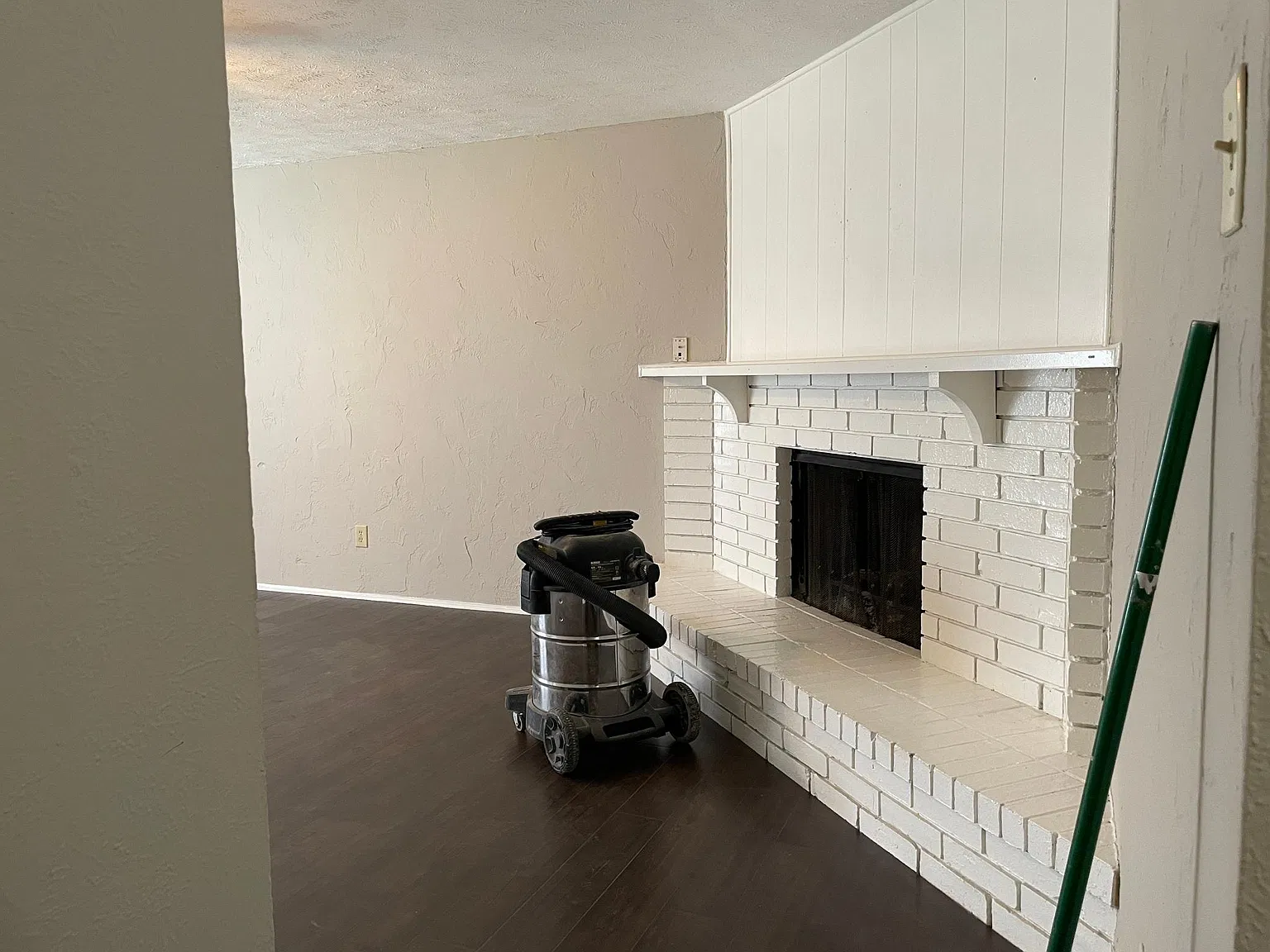 3 bed, 1256 sqft, $2,290 — Photo 2