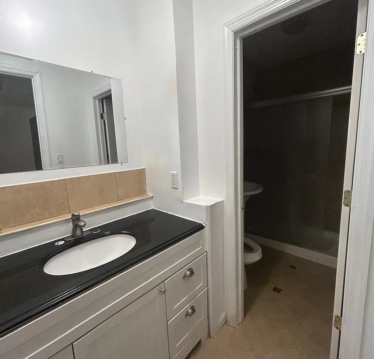 164 University Ave — Photo 2