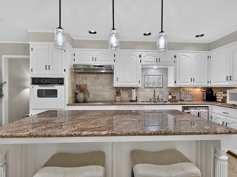1106 Lake Home Dr — Photo 10