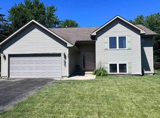 243 Briar Cliff St SW, Poplar Grove, IL 61065