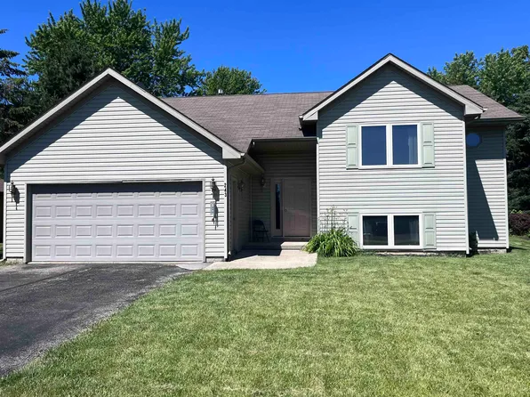 243 Briar Cliff St SW, Poplar Grove, IL 61065
