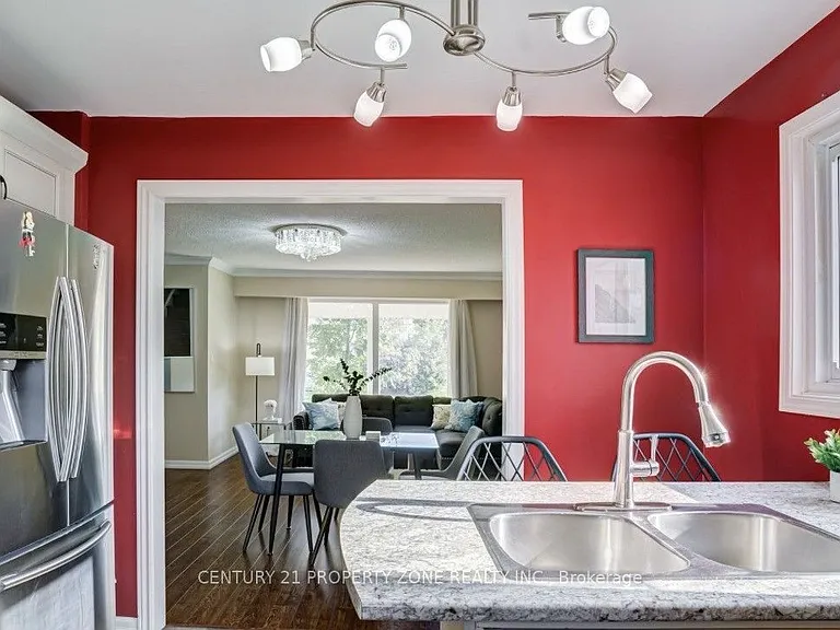 304 Fernwood Ave — Photo 2