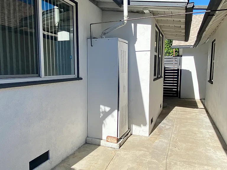 220 E Hellman Ave — Photo 24