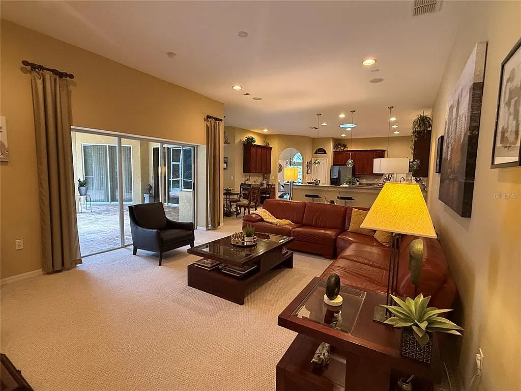 4 bed, 3.0 bath, 2563 sqft, $3,800 — Photo 4