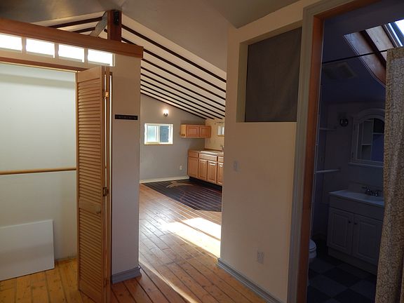 4th image of 23851C Newellhurst Pl NE #C