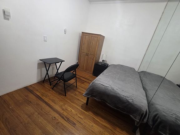 4th image of 1144 E 53rd St Floor 2