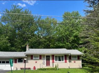 210 Sutton Pl, Pocono Summit, PA 18346