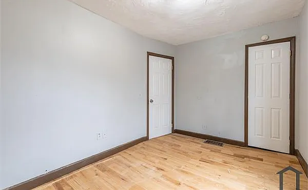 327 Saxton St #327 — Photo 15