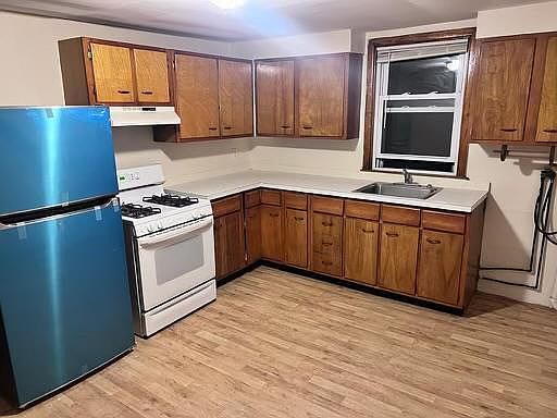 3rd image of 2415 Northwood Ave APT B