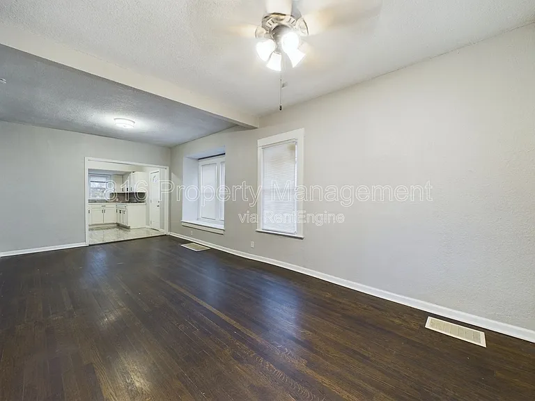 2323 Lister Ave — Photo 3