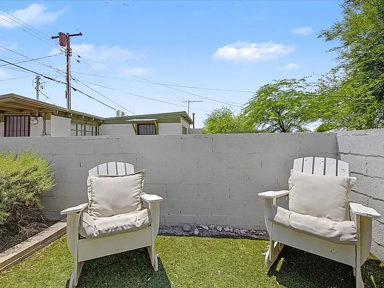 2120 E Silver St #B — Photo 2
