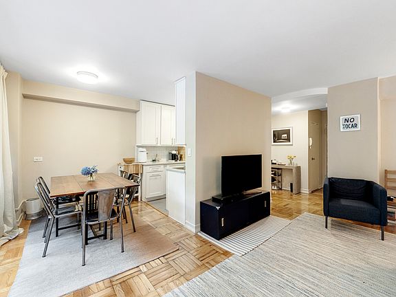 4th image of 130 Saint Edwards St APT 3A