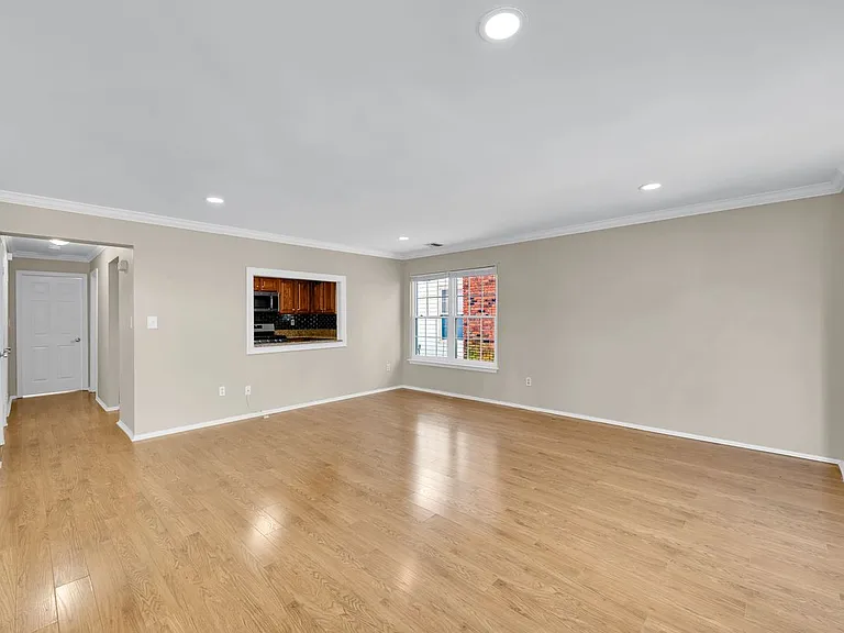 157 Tulip Ln — Photo 8
