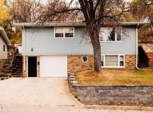 806 3rd Ave NE, Jamestown, ND 58401