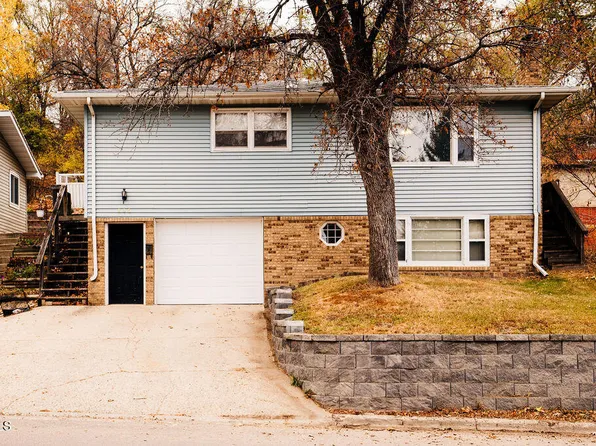 806 3rd Ave NE, Jamestown, ND 58401