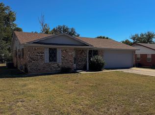 1413 Phillips St, Cleburne, TX 76033