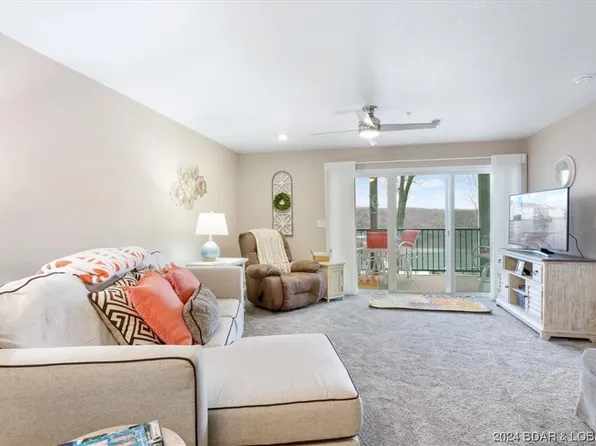 54 Park Pool Dr #2B, Kaiser, MO 65047