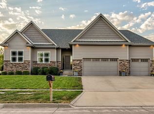 6631 Cody Dr, West Des Moines, IA 50266