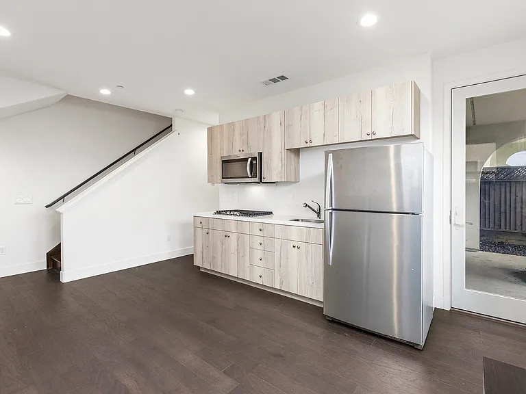 138 Harvest St #A — Photo 6