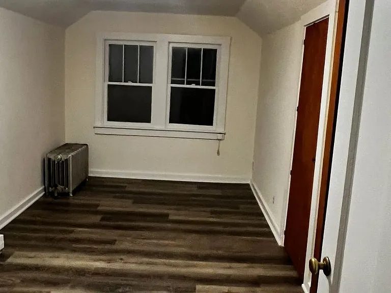 528 Childs St — Photo 9