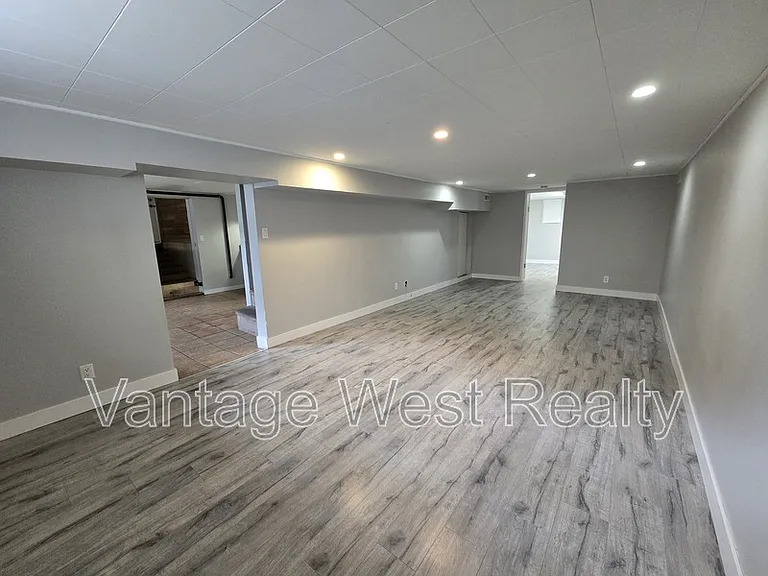 320B Rutland Rd S — Photo 6