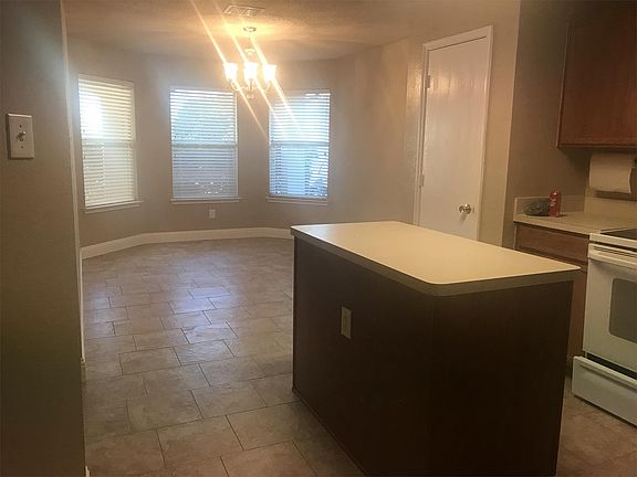 Large Eat-in Kitchen with Island.