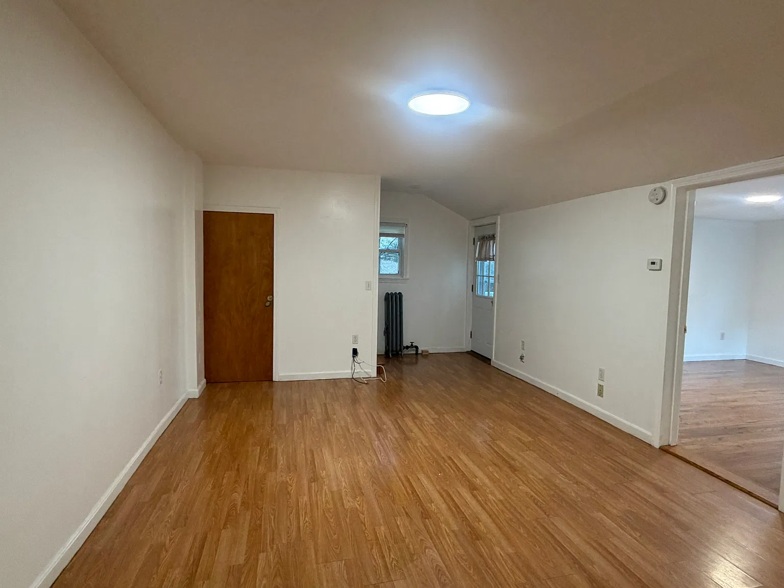 2 bed, 1000 sqft, $2,200 — Photo 3