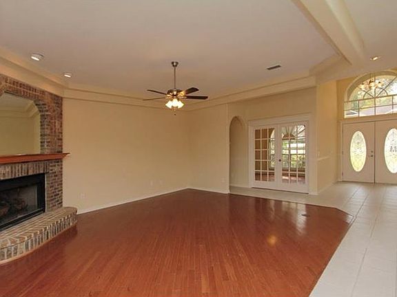 2nd image of 2219 Valrico Forest Dr