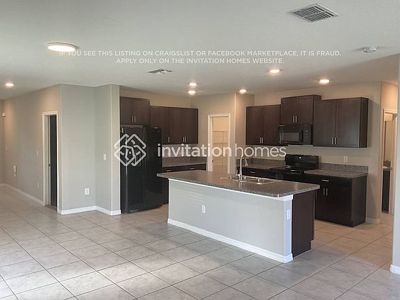 3rd image of 7122 Paradise Island Ct