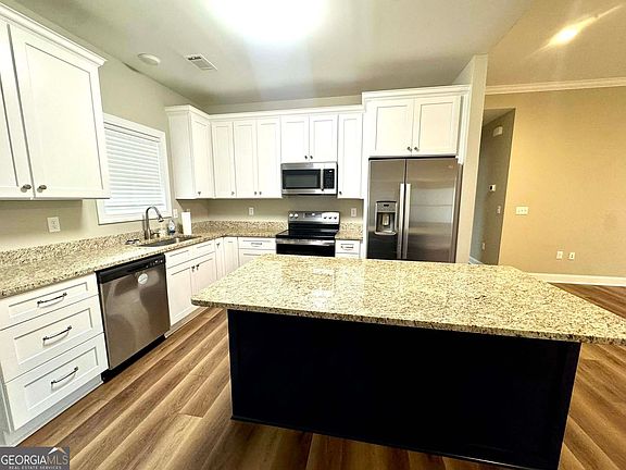 3rd image of 613 Shady Grove Church Rd