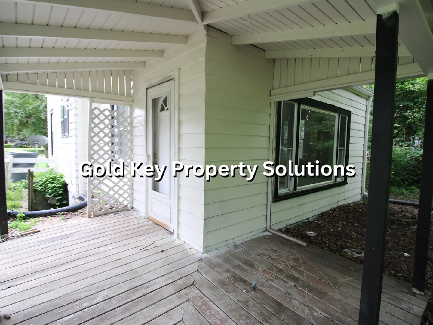 Large 2 Br 1.5 Ba House With Covered Porch And Family Room (Section 8 Approved) — Photo 4