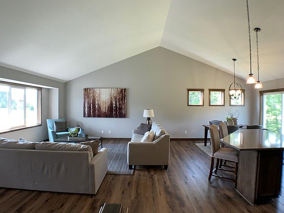 5th image of 701 152nd Ln NE