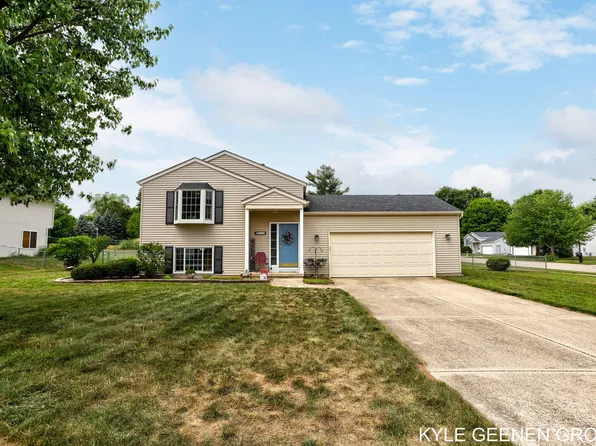 502 Hickory Dr, Wayland, MI 49348