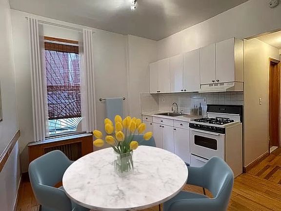 3rd image of 75 W 71st St APT 4C