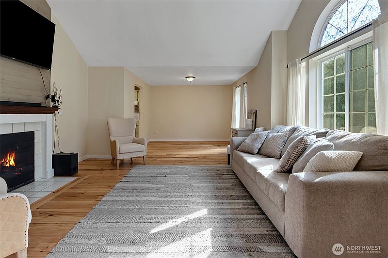 4th image of 7218 277th Street Ct E