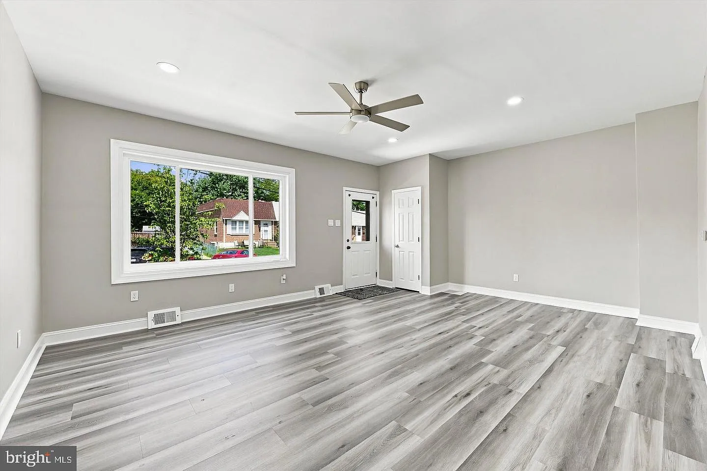 3 bed, 2.0 bath, 1080 sqft, $1,900 — Photo 4