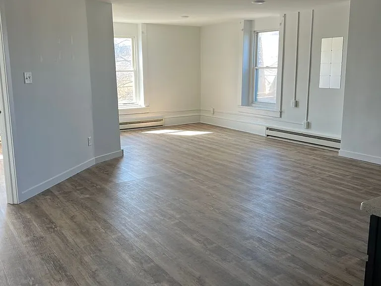 307 Main St — Photo 7