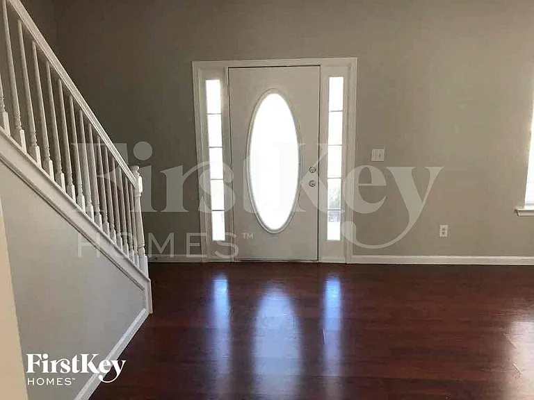 182 Prescott Ct — Photo 2
