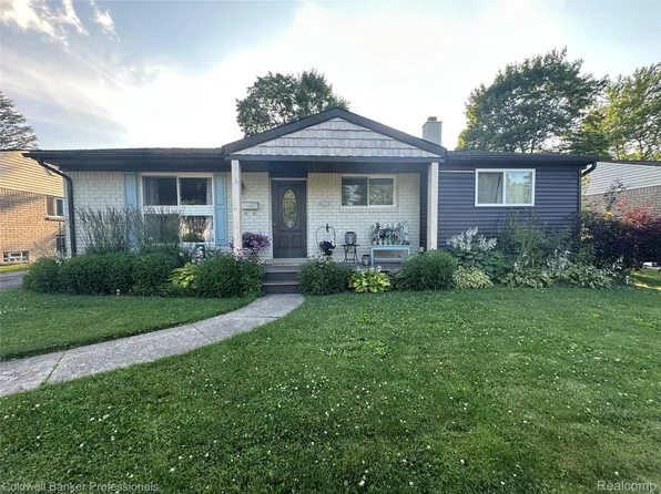 753 Lincoln St, Lapeer, MI 48446