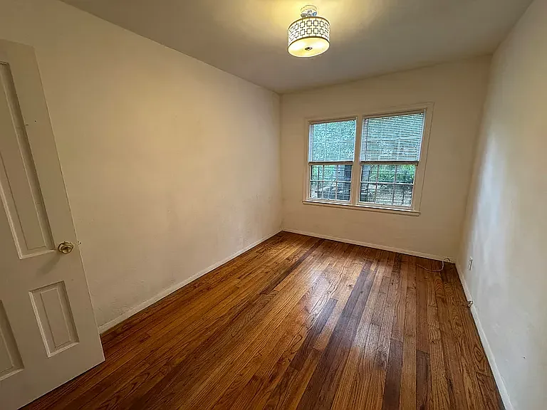 1128 E 53rd St — Photo 5