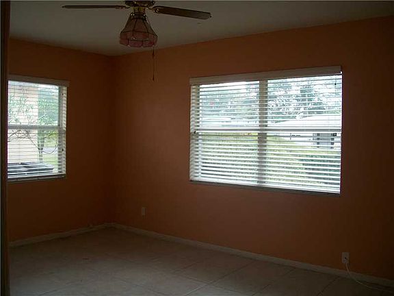 4th image of 5821 Tangerine Ave S
