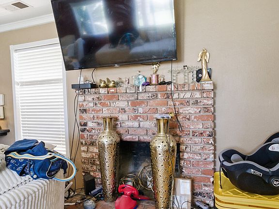 5th image of 410 E Seeger Court