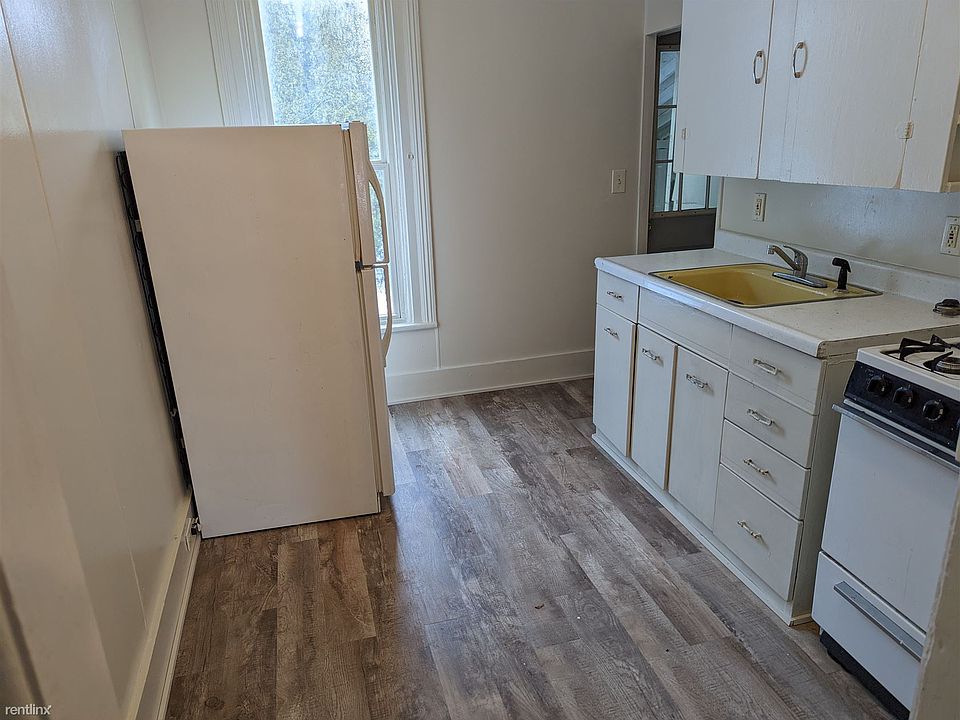 Kitchen. New flooring.
