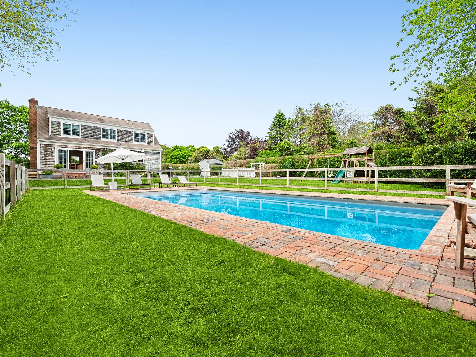 Beach-Chic in the Heart of Bridgehampton — Photo 4