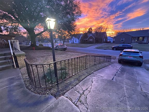 2nd image of 1139 S Evanston Ave